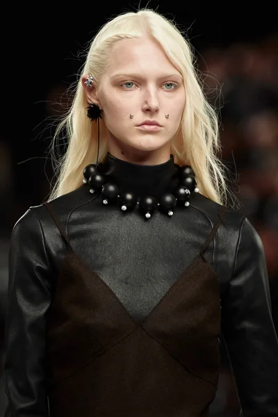 Look 93